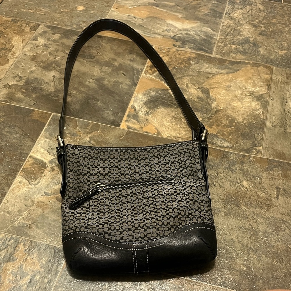 COACH BLACK AND GRAY SIGNATURE CROSSBODY